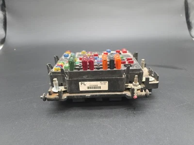 GMC 1999 2000 2001 2002 Sierra Silverado Tahoe Yukon Fuse Box Engine Bay X5-74 - Image 1 of 4