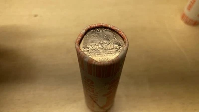 2000-P Virginia State Quarter US Mint Uncirculated 40-Coin Bank Roll - Image 1 of 3