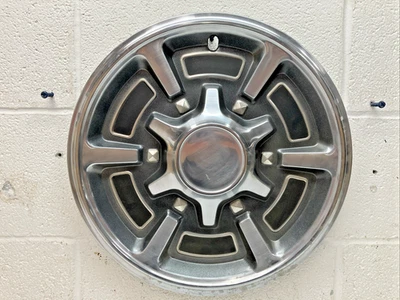 OEM GM 15" Hubcap 3121 A/B 14019988 1977-88 Chevy/GMC Jimmy/Blazer/Sub (SVM144) - Image 1 of 4