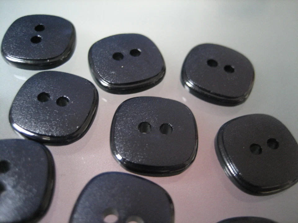 7x hübsche Knöpfe - Dunkelblau "eckig" - 14mm - Blusen-, Hemdenknöpfe - Bild 1 von 1