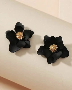 ANTHROPOLOGIE 3D BRIGITTE FLORAL POST STUD EARRINGS  MATTE FINISH BLACK - Picture 1 of 2