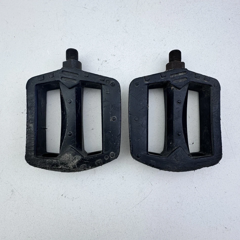 Pedales de Bicicleta GT BMX 1/2 Negro VP-912 Par Fuente Burbuja Plataforma Antigua Escuela A10 Foto 1 de 4