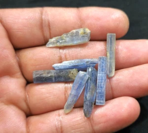 Hermoso lote de 7 fragmentos crudos de cianita azul áspero 24-25 mm para hacer joyas - Imagen 1 de 5