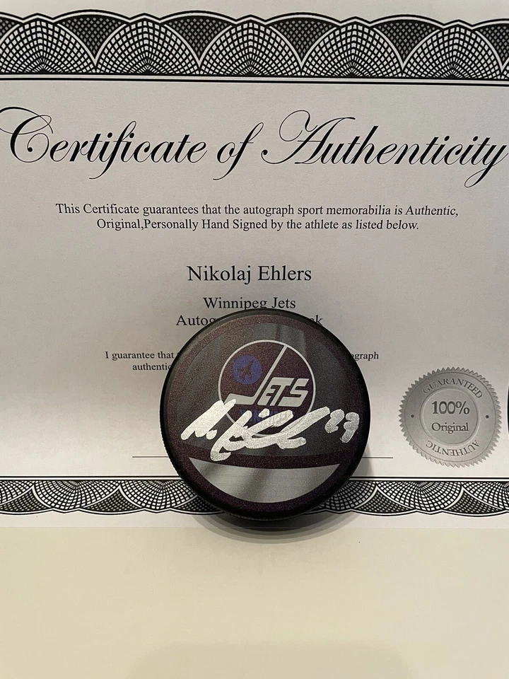 Nikolaj Ehlers Autografiado Firmado Winnipeg Jets Puck Certificado de Autenticidad Reverso Retro Estuche Puck Foto 1 de 1