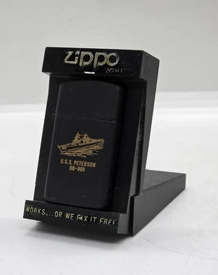 Isqueiro Zippo fino da Marinha dos EUA USS PETERSON DD 969 + ESTOJO usado - Imagem 1 de 4