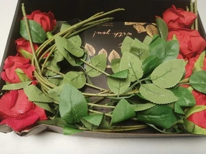 12 Stück Rot Künstliche Rosen, Künstliche Flanellblumen, Künstliche Blumen, Einz - Bild 1 von 3