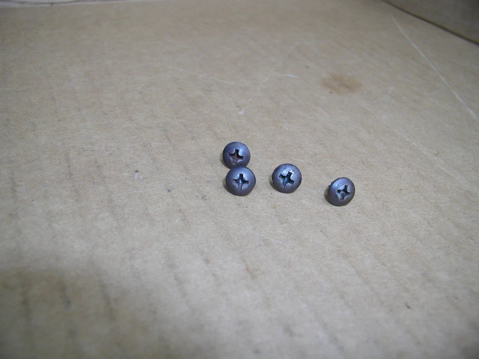 Pistola de Airsoft Tokyo Marui Tactical Master Beretta - Tornillos de Agarre (4) Usada Foto 1 de 3