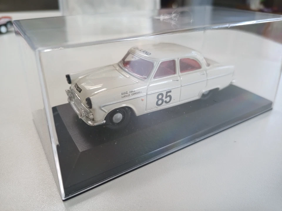 Ford Zephyr MK2, #85 Anne Hall/Lucille Cardwell,  1/43 in neuer Vitrine - Bild 1 von 4