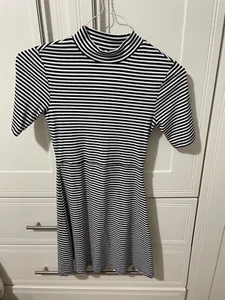 topshop petite size 6 short sleeved dress black and white striped, mock neck - Picture 1 of 7