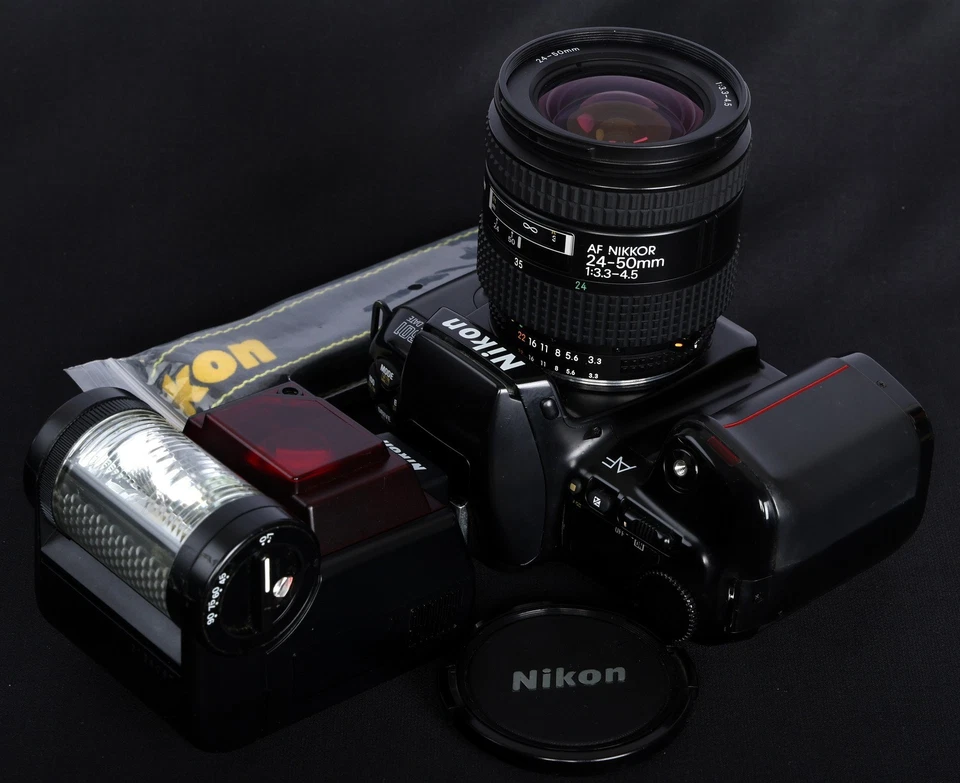 Nikon F-601 QD 35mm Film AF SLR + AF Nikkor 24-50/3.3-4.5 Lens & SB-20 Flash Kit - Image 1 of 4