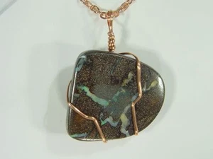 Butw Kupfer Draht Umwickelt 37mm x 50mm Australische Boulder Opal Anhänger 5018D - Bild 1 von 4
