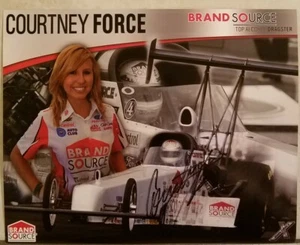 SIGNIERT! 2008 COURTNEY FORCE MARKENQUELLE TOP ALKOHOL DRAGSTER schneller Versand - Bild 1 von 2