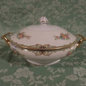 Noritake Porcelain Covered Vegetable Bowl - Picture 1 of 12