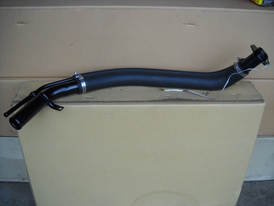 fuel filler neck fits 2000,2001,2002,2003 chevrolet tahoe&gmc yukon 1500 - Image 1 of 1