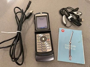 Motorola RAZR V3i Grey Retro Mobile Phone Flip Fold Bundle with New Battery - Picture 1 of 14