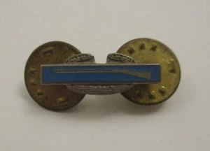 Vintage US Military Army Rifle Marksman Pin Badge Blue Enamel Silver Tone - Picture 1 of 4