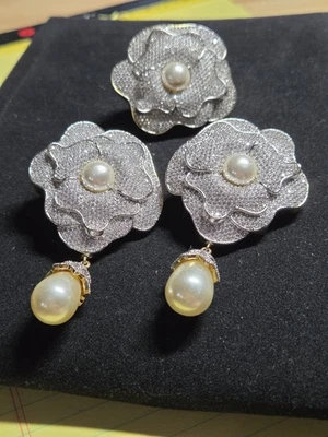 Luxury & Elegant Camellia Earrings & Ring Set Prong-Set Clear Crystals Excellent - Image 1 of 4