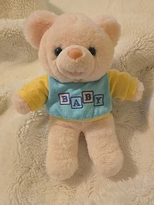 Abc Oso Sonajero Bordado Rosa Claro con un Babero Azul Claro que dice "BEBÉ" - Imagen 1 de 12