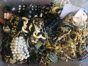 ESTATE Jewelry Vintage-Modern Huge Lot Craft, Junk, Wearable, One Full Pound - Picture 1 of 3