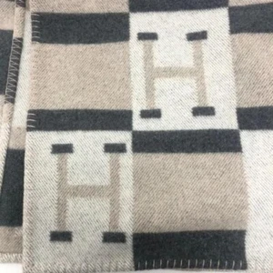 HERMES AVALON Blanket Throw Wool Blend Wool Cashmere 135cm × 170cm Used F/S - Picture 1 of 9
