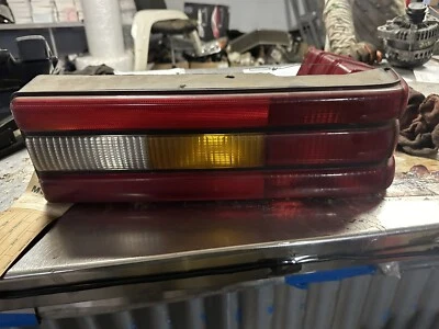 Luz trasera derecha Ford Escort 1986 Foto 1 de 3
