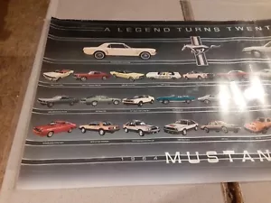 Póster Ford Mustang "A Legend Turns Twenty" 47" x 27" almacenado enrollado desde nuevo - Imagen 1 de 5