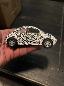 Kinsmart 1/32 Volkswagen New Beetle Zebra Print - Picture 1 of 5
