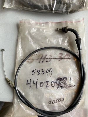 Cabo de aceleração NOS Suzuki GS400X GS425 58300-44020 - Imagem 1 de 3
