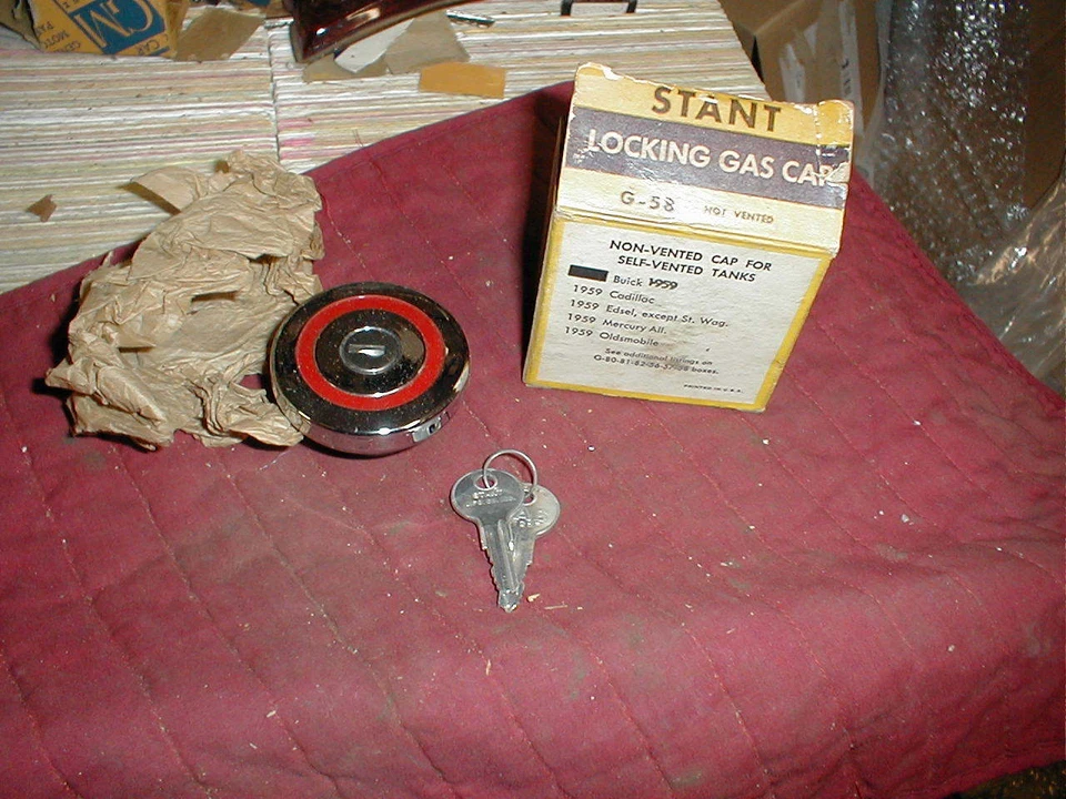 Nuevo de Lote Antiguo Tapa de Gas Bloqueo Stant 1959 Buick Cadillac Mercury Edsel Oldsmobile Foto 1 de 1