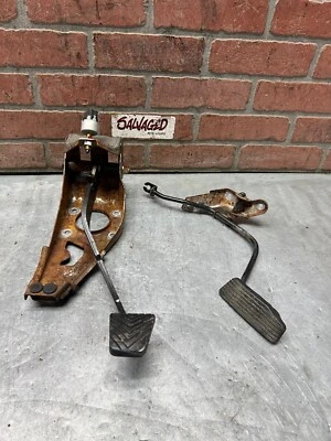 Pedal de gasolina y freno 91-99 Mitsubishi 3000GT Dodge Stealth R/T Foto 1 de 4