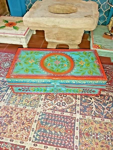 SMALL INDIAN VINTAGE HAND PAINTED IRON STORAGE TRUNK/TABLE/DISPLAY - Picture 1 of 21