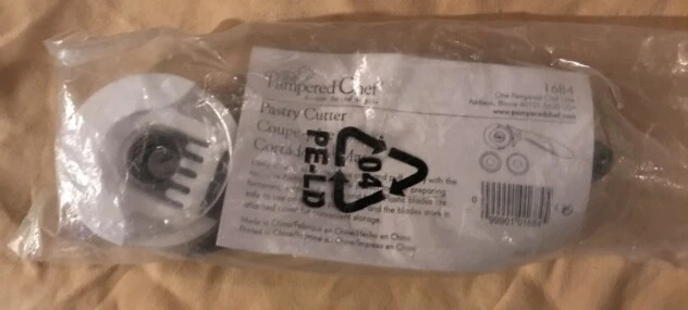 Cortador de pastelería PAMPERED CHEF #1684 nuevo en paquete nuevo en paquete Foto 1 de 3