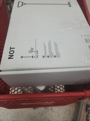 Lámpara de pie Ikea 604.161.76 NO, 69 pulgadas, negro/blanco Foto 1 de 3