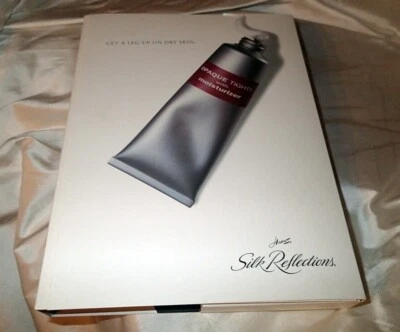 Medias opacas Hanes Silk Reflections Control Top azul marino EF 00Q78 hidratante Foto 1 de 4