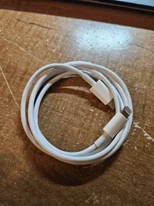 Câble Lightning vers USB-C d'origine Apple 1 m. - Photo 1 sur 1