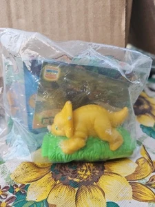 The Land Before Time Cera Toy 1997 Burger King Kids Club Sealed BK Trading Card - Bild 1 von 2