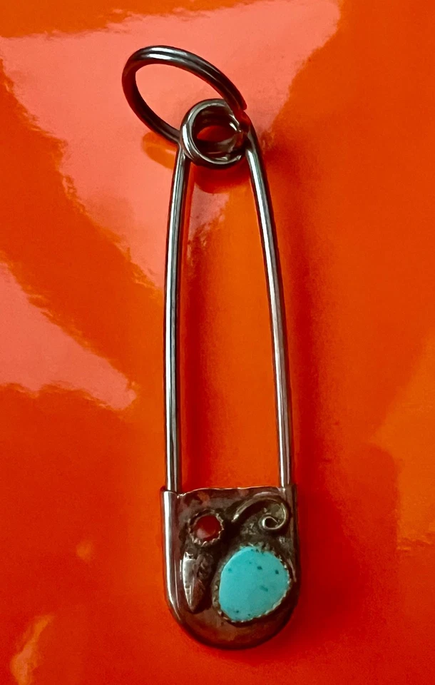 Pin de seguridad de gran tamaño plateado con accesorio/llavero turquesa y cornalina Foto 1 de 4