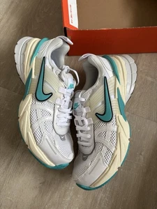 Nike W V2K Run White Coconut Milk Dusty Cactus Size UK 8.5 - Brand New ๐ฆ - Picture 1 of 5