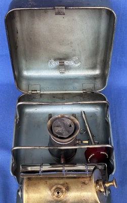 复古 20 世纪 70 年代 Optimus 111B 野营炉 + 箱式扳手瑞典制造 — 第 1/4 张图片