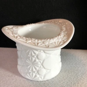 Vtg Fenton Milk Glass Top Hat Daisy and Button Pattern 1960's Size 4.5 X3.25” - Picture 1 of 10