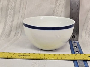 HAS UTENSIL MARKS Williams Sonoma BRASSERIE Blanco Azul 5.5" Tazón de sopa de cereales - Imagen 1 de 4