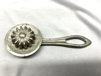 Vintage Pie Crust Crimper Edge Cutting Wheel - Image 1 of 3