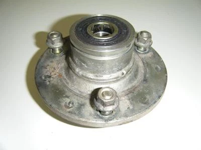 Front Wheel Hub Collar Flange Bearing Plate 85 86 Yamaha Badger YFM80 YFM 80 Foto 1 de 4