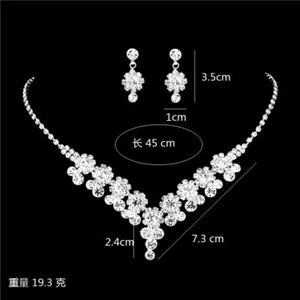 Daisy Flowers Silver Necklace Earrings Set Costume Jewellery Crystal Diamante - Picture 1 of 4