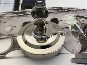 CAP FUEL KOMATSU 512 518 538 542 545 558 GD555 GD655 GD750A GD755 GD825A GH320 - Picture 1 of 2