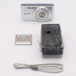 Excellent Sony DSC-W830 Cyber-Shot 20.1MP 8x zoom Digital Camera Silver - Picture 1 of 6