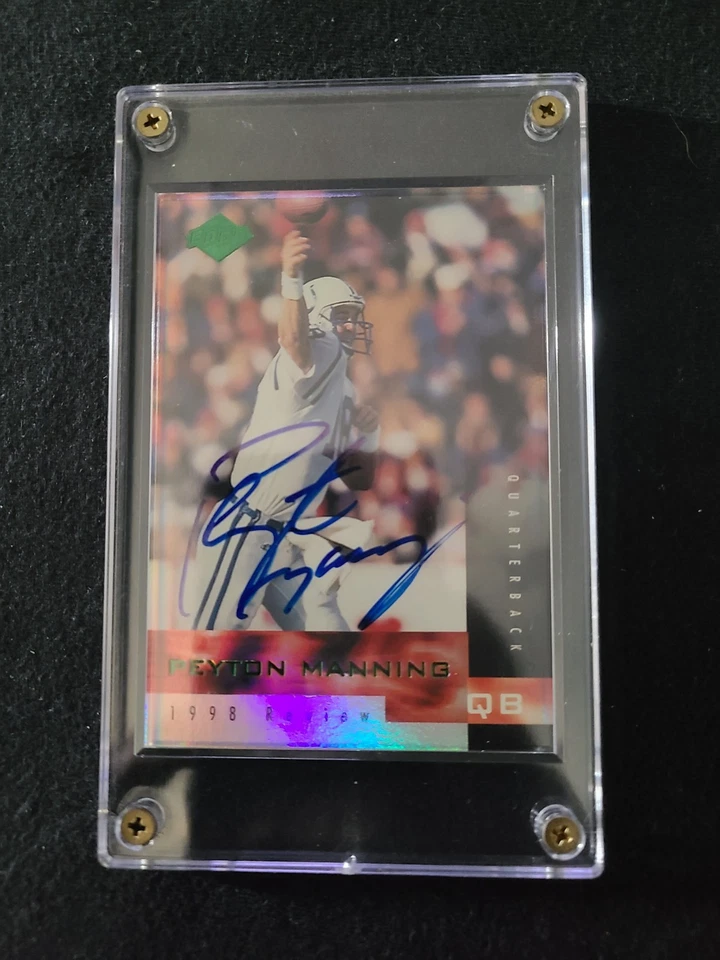Tarjeta autógrafa Collectors Edge Peyton Manning 1998 Rookie Review 09/100 2000 Foto 1 de 4