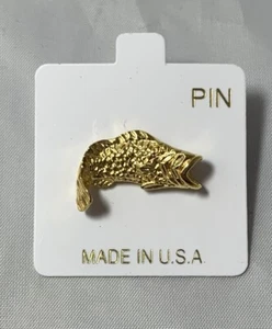 NEW LARGEMOUTH BASS Bass Master FISHING HAT PIN LAPEL PIN USA MADE 1” Gold Color - Picture 1 of 5