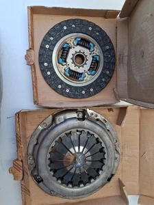 89 Toyota clutch 22re and clutch cover remainfactured - Picture 1 of 9