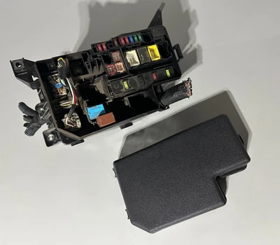 2006 2007 2008 2009 2010 2011 2012 Toyota RAV4 2.5L Engine Fuse Relay Box OEM - Image 1 of 4